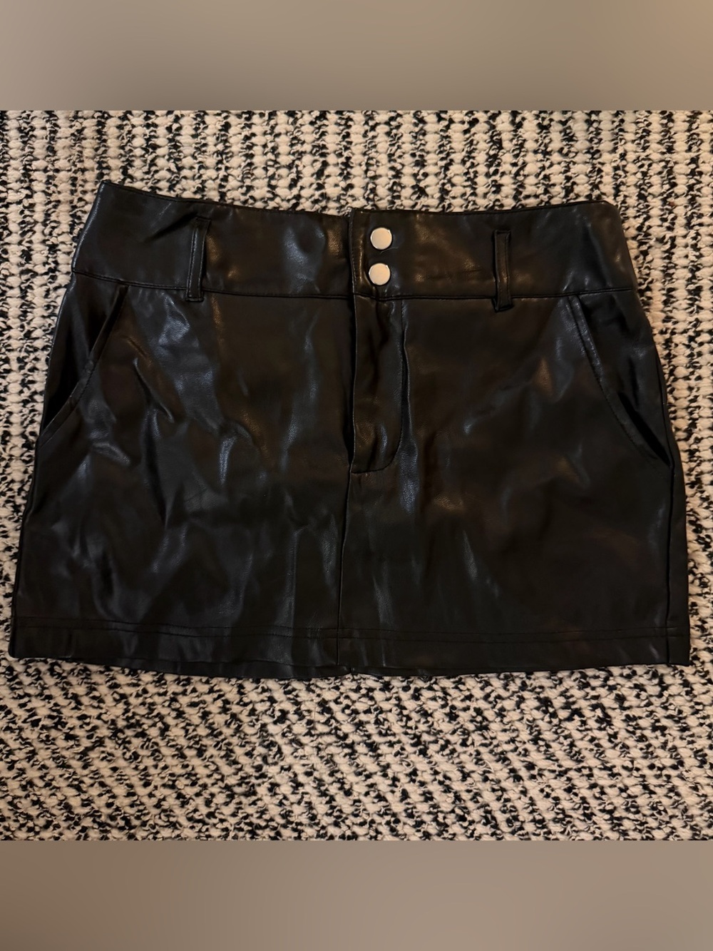 Forever 21 Black Mini Skirt Leather Faux Size Women’s Medium Snap Front Closure